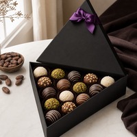 Boîte cadeau triangulaire en chocolat noir mat personnalisée avec ruban et nœud, vente en gros, livraison directe d'usine pour la vente au détail et les cadeaux