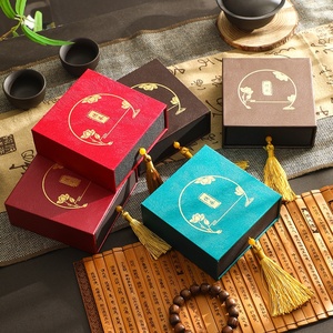 <span class=keywords><strong>Chow</strong></span> <span class=keywords><strong>Tai</strong></span> fook thanh lịch cổ xưa phong cách vuông mô hình thangka Di Sản Vòng đeo tay vòng cổ hộp tinh tế thangka bao bì đồ trang sức - Product Image 1