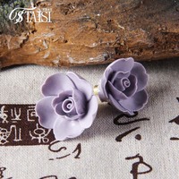 F046 vente en gros de petites fleurs artificielles décoratives décoration en céramique oeuvre d'art en porcelaine faite à la main 3d fleurs roses
