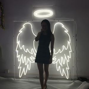 Letrero de Neón Flexible 3D Personalizado con Luces LED RGB Decorativas de Diseño Moderno con Alas de Ángel - Product Image 3