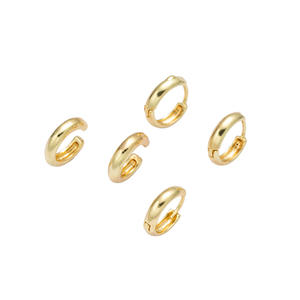 2025 nuevo conjunto de 5 uds de alta calidad, pendientes pequeños de latón chapados en oro de moda Simple, Mini pendientes de aro bonitos para mujeres y niñas - Product Image 1