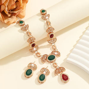 Элегантный ювелирный набор в стиле панк: серьги и колье с позолотой 18К, инкрустированные кристаллами и стразами, из сплава, для женщин - Product Image 4