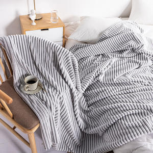 ผ้าห่มผ้ากำมะหยี่นุ่มสำหรับโซฟาผ้าห่มขนแกะสีดำและสีขาวผ้าห่มสำหรับโซฟาขนาดเล็กงานตามสั่ง - Product Image 3