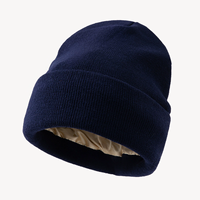 Grosir desain baru kustom Logo akrilik Satin berjajar rajut musim dingin sutra hangat Satin berjajar topi Beanie untuk pria dan wanita