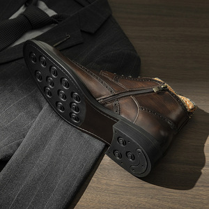 Bottes en cuir tendance pour hommes, en cuir de vachette, style business formel, brogues britanniques, bottes décontractées en cuir véritable pour l'extérieur, bottines à la cheville - Product Image 4