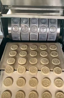 Petite machine de moulage automatique d'imprimante de sandwich à arbre rotatif pour biscuits au beurre biscuits facile à utiliser