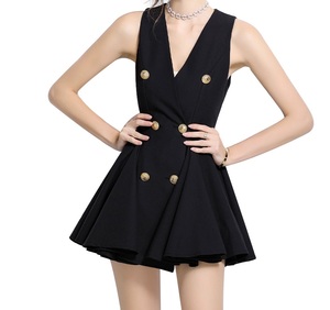 <span class=keywords><strong>Abito</strong></span> <span class=keywords><strong>nero</strong></span> senza maniche con <span class=keywords><strong>doppio</strong></span> <span class=keywords><strong>petto</strong></span> e bottoni pieghettati in vita e soffice gonna corta - Product Image 2