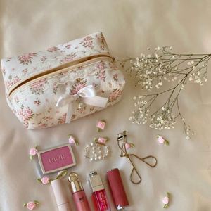 Lindas Bolsas de Maquillaje Ligeras con Estampado Floral de Algodón Ecológico, Bolsa de Cosméticos Personalizada con Lazo para Mujer, Regalos para Damas de Honor, Bolsa de Viaje con Cierre - Product Image 6