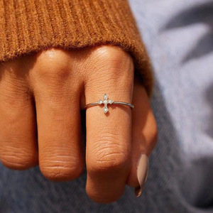 Anello dal Design Miniaturizzato Stile Semplice per Donne - Product Image 2