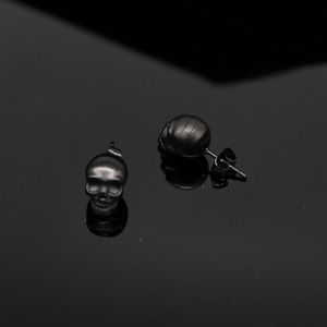 Pendientes con forma de calavera de Qiang de Yunnique, aleación de zinc, poste de acero de titanio para hombres y mujeres, joyería de moda - Product Image 1