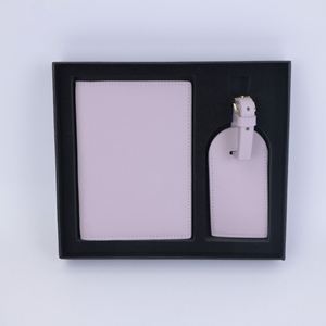 Set de Porta Pasaportes y Etiqueta de Equipaje Personalizados, Funda de Cuero PU para Pasaporte, Cartera, Porta Pasaportes de Viaje Delgado y Lujoso para Hombres y Mujeres - Product Image 1