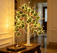 Weihnachtlicher Stechpalmenbaum mit LED-Beleuchtung, roten Früchten und Blättern, batterie-/USB-betrieben, dekorative Lampe für Neujahr, Heimpartys und Innendekoration