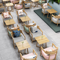 Ensemble de meubles de restaurant en bois moderne de Foshan, Chine, table et chaises avec un design doux pour les cafés et les hôtels