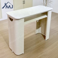 Table de manucure moderne et robuste pour salon de beauté