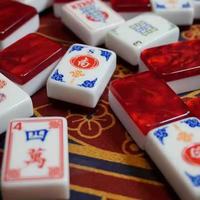 Set Ubin Mahjong Gaya Amerika Modern Akrilik 2 Lapis 160 Ubin Perjalanan Portabel Mewah yang Dapat Dilipat dan Diukir dengan Indah