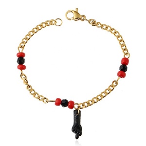 Pulsera de Cadena Azabache con Colgante de Mano en Gesto Figa Chapado en Oro de 18K, Amuleto de Buena Suerte y Protección para Bebé - Product Image 1