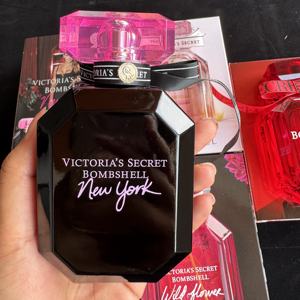 สเปรย์น้ำหอมสำหรับผู้หญิง กลิ่นเฟรชวู้ดโรสฟรุ๊ตฟลาวเวอร์ ขนาด 100 มล. น้ำหอมระงับกลิ่นกาย ขายส่ง ยี่ห้อวิคตอเรีย ซีเคร็ท - Product Image 3