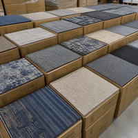 Dalles de moquette coupées 50x50cm en nylon peluche pour bureaux et zones de réception