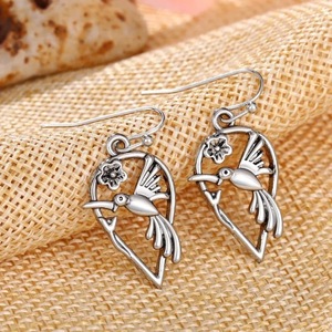 Orecchini Pendenti Vintage con Colibrì e Motivi Floreali per Donne, Gioielli di Moda Quotidiana - Product Image 2