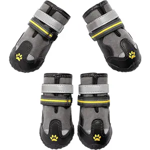 ペットの犬のブーツ反射ストリップ頑丈な滑り止めソックスを備えた犬のための防水靴