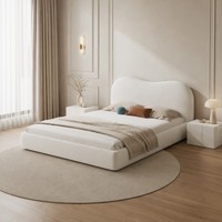 Modernes Cremefarbenes Polsterbett mit Wolkenförmigem Kopfteil, Flaches Weiches Bettgestell für Queen- und King-Size-Schlafzimmer OEM ODM Bett