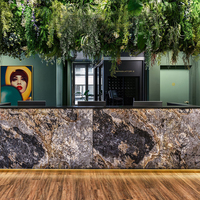 Hôtel Restaurant Hall Toit Vert Faux Feuille Herbe Panneau Mural Verdure Plafond Artificiel Suspendu Feuilles Plante pour Plafond Décor