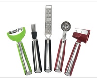 Multifunctionele Keuken Gadget Set Pp Tpr Handvat Bevat Maïsvormer Lente-Ui Mes Ijs Lepel Citroen Fruit Groentegereedschap