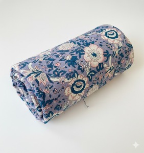 Tela de punto floral 100% algodón peinado, ligera y transpirable, con estampado a mano estilo Jaipuri, para confección de vestidos vintage para niñas. - Product Image 3