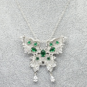 Kalung liontin batu jimat kupu-kupu perhiasan kustom, perhiasan kristal zirkon zamrud Malachite