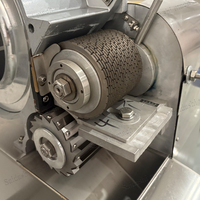 Automatische keuken multifunctionele groente snijmachine voor paprika, aardappel, groene mango, kurkuma, chili, bloemwortel en wortels.