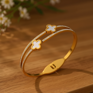 Bracciale Angelina in Acciaio Inossidabile Placcato Oro con Fiore, Gioiello di Moda per Donna, Idea Regalo - Product Image 4