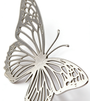Imprimante 3D métallique de bureau GLB-120M capable de produire des objets culturels et créatifs tels que des broches en métal en forme de papillon