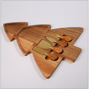 Tabla de Quesos de Madera con Diseño de Árbol de Navidad, con 4 Utensilios de Acero Inoxidable, Bandeja de Corte Resistente para Servir en Fiestas - Product Image 2