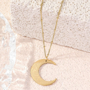 Collar de <span class=keywords><strong>Luna</strong></span> Creciente Chapado en Oro de 18k, Acero Inoxidable, Resistente al Agua y al Deslustre, con Logotipo Personalizado para Mujer - Product Image 3
