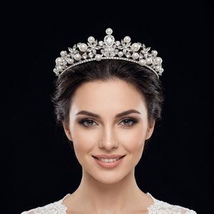 Diadème de Mariage Baroque en Perles d'Imitation et Cristaux, Couronne Nuptiale en Strass Goutte d'Eau, Diadème Floral pour Fête d'Anniversaire, Bijou de Cheveux - Product Image 1