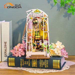 Hongda Venta caliente M2313 Garden House Wooden Book Nook Diy Kit de Rincón de libro en miniatura con luz - Product Image 1
