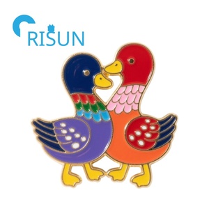 Usine en gros métal émail eau fétide épinglette étang <span class=keywords><strong>oiseaux</strong></span> canard oie broches broches personnalisé <span class=keywords><strong>Mandarin</strong></span> canard broche Badge - Product Image 3