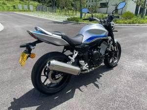Motocicletta Naked da Strada 500cc con Motore a Quattro Cilindri in Linea Raffreddato ad Acqua, EFI, Blu Argento, con Scarico in Acciaio Inox e Maniglia Posteriore - Product Image 2