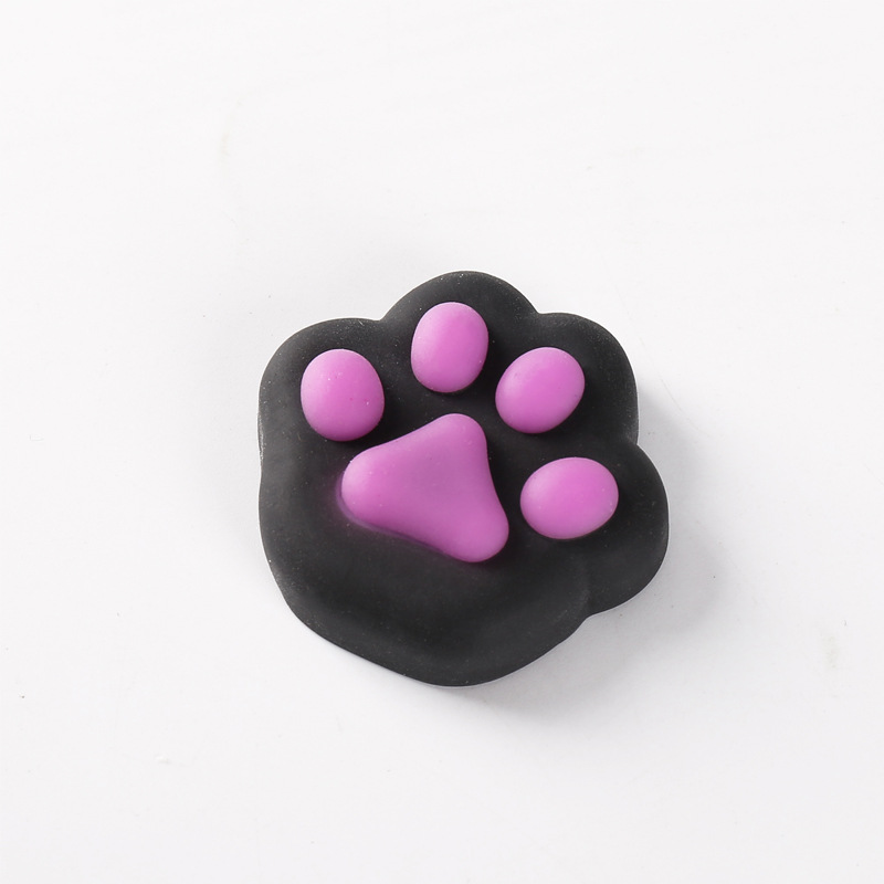 Black cats claw point