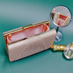 Mini pochette à bandoulière de luxe pour femmes sac de soirée étanche pour femmes pochette classique élégante avec chaîne en métal doré - Product Image 2