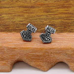 Yunnique Boucles d'oreilles marteau de Thor en argent tibétain, acier titane, style punk, bijoux à la mode pour hommes et femmes - Product Image 1
