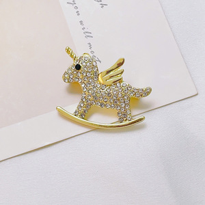 Broche Infantil de Liga com Cristais e Strass de Unicórnio Fofo para Presente de Casamento e Noivado - Product Image 1