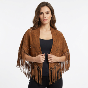Châle en daim camel pour femme avec franges, poncho ajouré à pompons, écharpe bohème, longue cape pour l'automne et le quotidien - Product Image 1