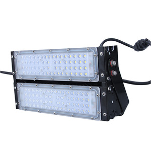 ไฟสปอร์ตไลท์ LED สำหรับภายนอกอาคาร 100W ขายส่ง พร้อมมาตรฐาน IP67 โครงสร้างอะลูมิเนียม สำหรับสนามฟุตบอลและตลาดกลางแจ้ง - Product Image 5