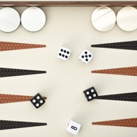 Ensemble de backgammon de luxe en bois de noyer et cuir grainé entièrement personnalisable Pièces de bois personnalisées
