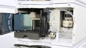 HPLC AgilentR 1200 de Segunda Mano, Horno para Columnas de Cromatografía, Detector UV, Análisis Químico Farmacéutico - Product Image 2
