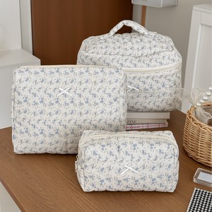 Nouvelle trousse de maquillage florale noire et blanche, grande capacité, portable, de qualité supérieure, pour le transport transfrontalier - Product Image 1