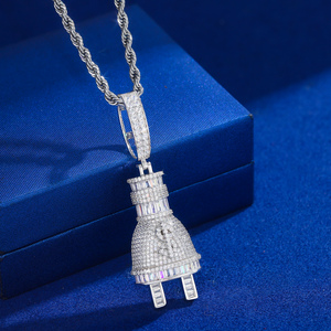 Collar <span class=keywords><strong>de</strong></span> Lujo con Colgante <span class=keywords><strong>de</strong></span> Campana <span class=keywords><strong>de</strong></span> Iglesia para Hombre, Plata <span class=keywords><strong>de</strong></span> Ley 925, con Diamante Moissanita Baguette y Colgante con Símbolo <span class=keywords><strong>de</strong></span> Dólar - Product Image 2
