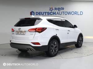 Hyundai Santa Fe 2.0 CRDi AWD Automático Diésel SUV Motor Turbo Diésel Listo para Exportar Excelente Estado Coche Familiar Espacioso - Product Image 6