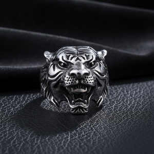 Bague pour homme en acier inoxydable 316 Yunnique étanche, tête de tigre, ton argent antique, totem oriental, audacieuse, sombre, rebelle, motard, punk - Product Image 1